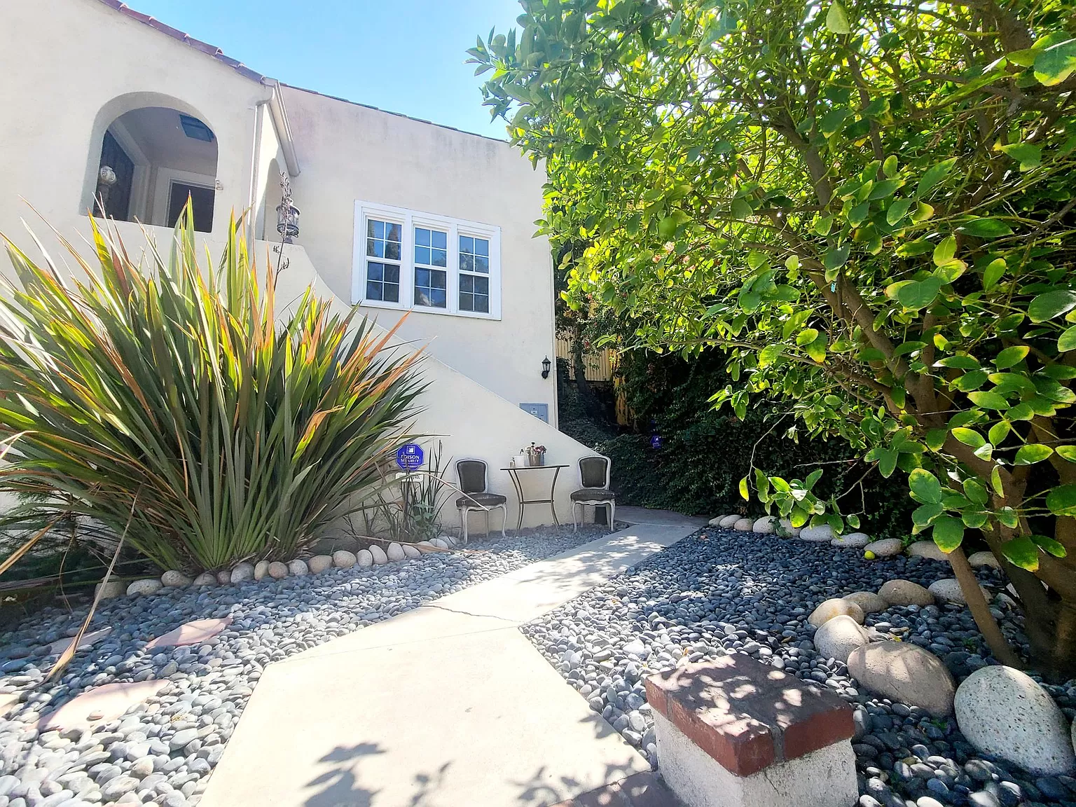 Spacious 2 & 2 w/ Office in Hollywood Carnahan Property Management